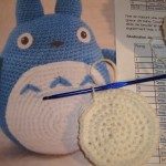Lire la suite à propos de l’article Mon 1er Amigurumi : un « Blue Totoro » pour Monsieur #1